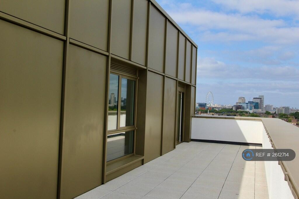 Spacious Private Roof Terrace