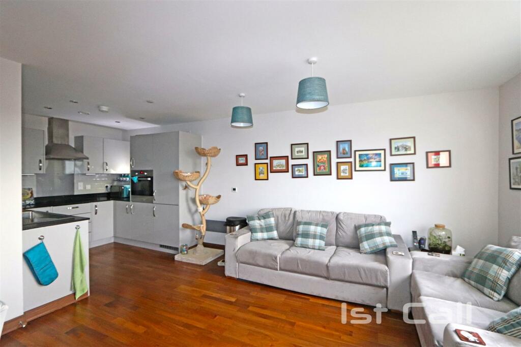 Lounge/ Kitchen