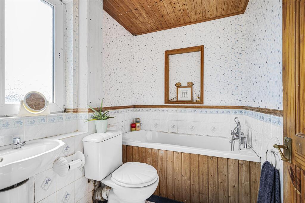 Family Bathroom/WC