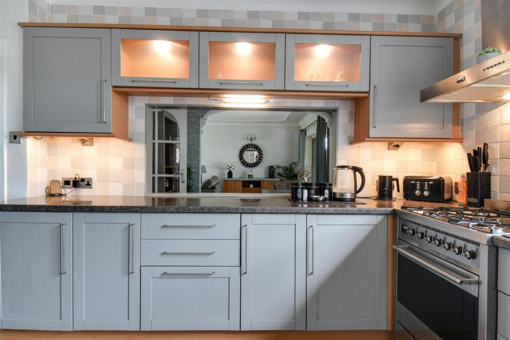 BREAKFAST KITCHEN
