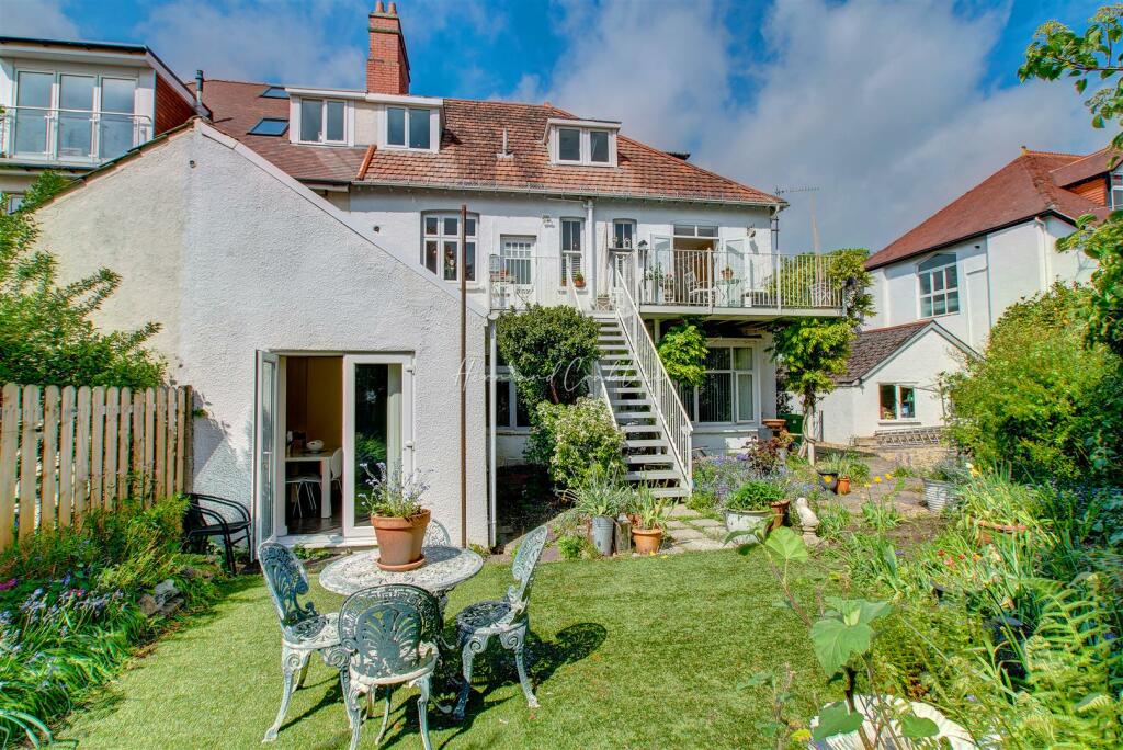 Waungron_Externals_HernCrabtree_Llandaff_ (2).jpg