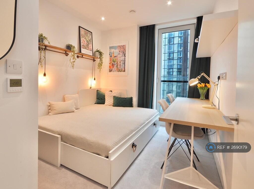 Second Bedroom/ Office With Pull-Out Bed