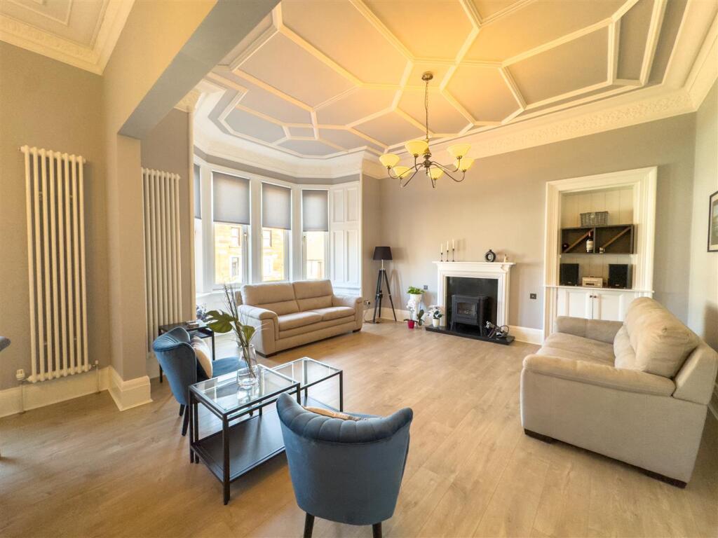 Lounge/Dine