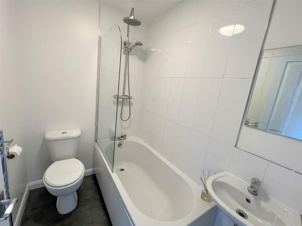 Bathroom.JPG