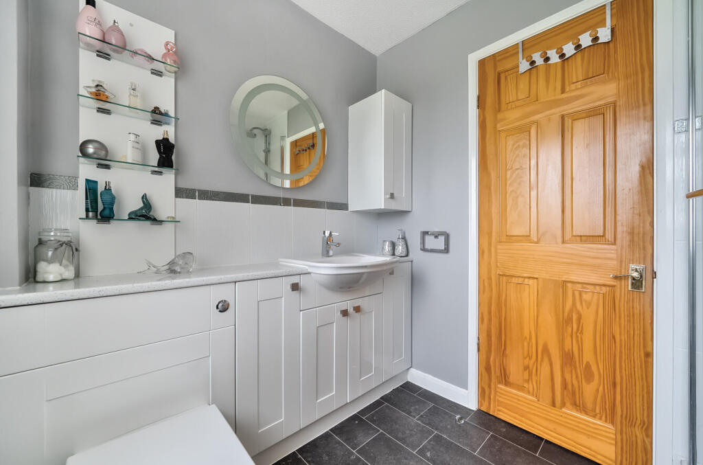 1335319-15-6895c8...