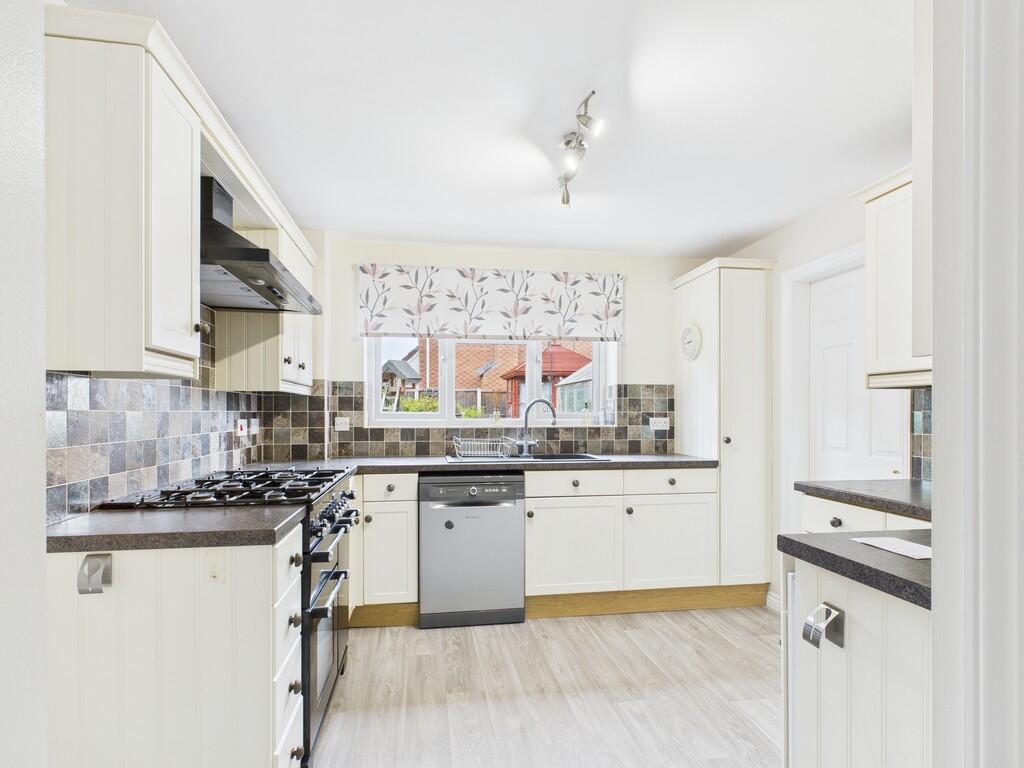 CAM03582G0-PR0136...