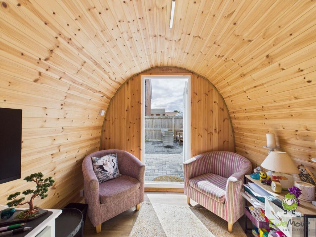 CAM02463G0-PR0080-STILL016