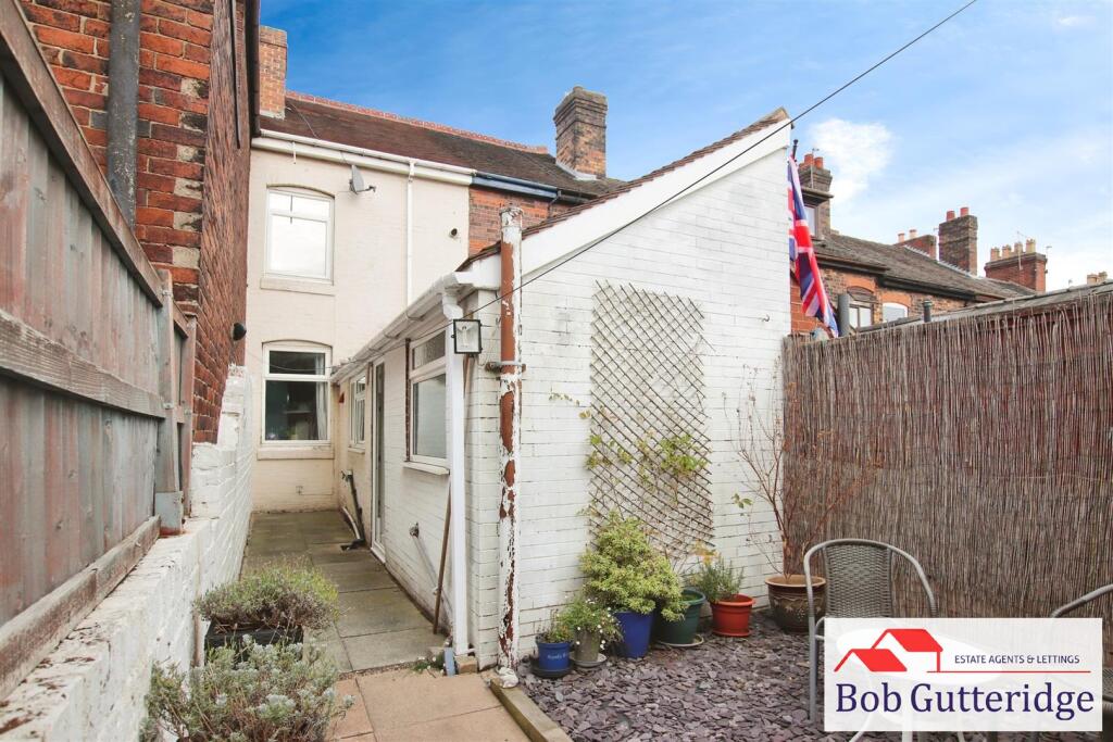 ENCLOSED REAR YARD