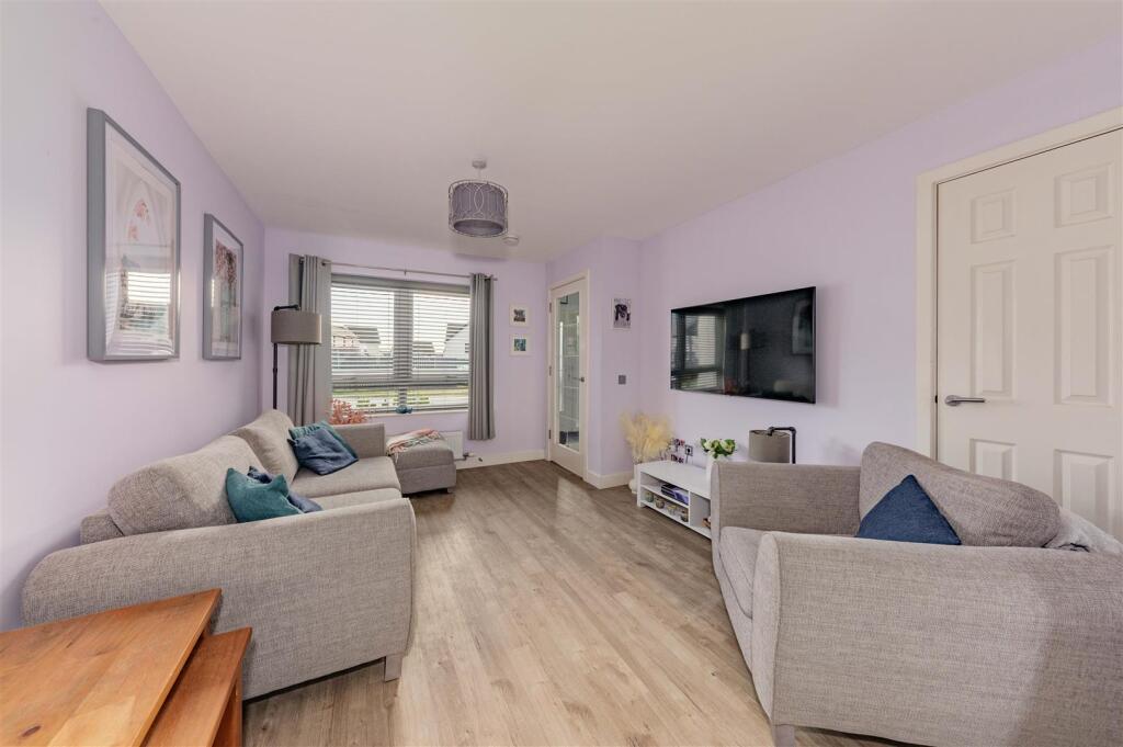 6 Grayburn Place Dundee-12.JPG