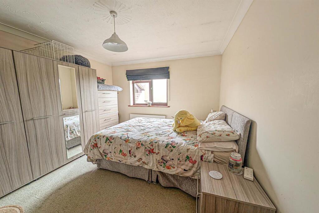 Bed 4 2.jpg