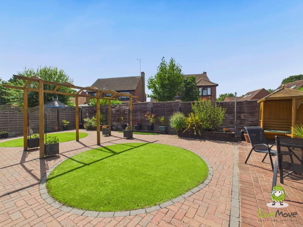 EweMove Estate Agents Basingstoke - 14 Lambs Row