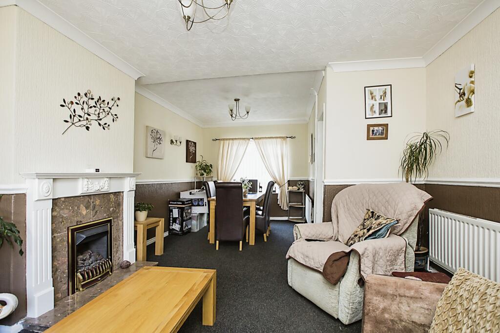 Lounge/Dining Room
