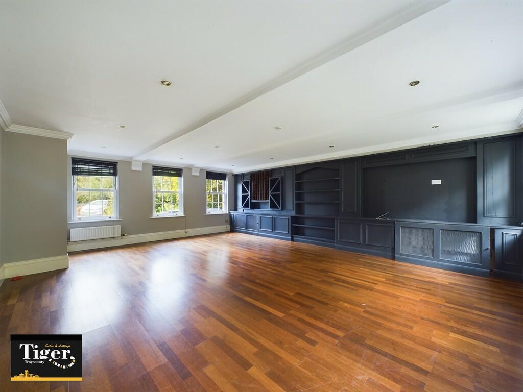 CAM02176G0-PR0329...