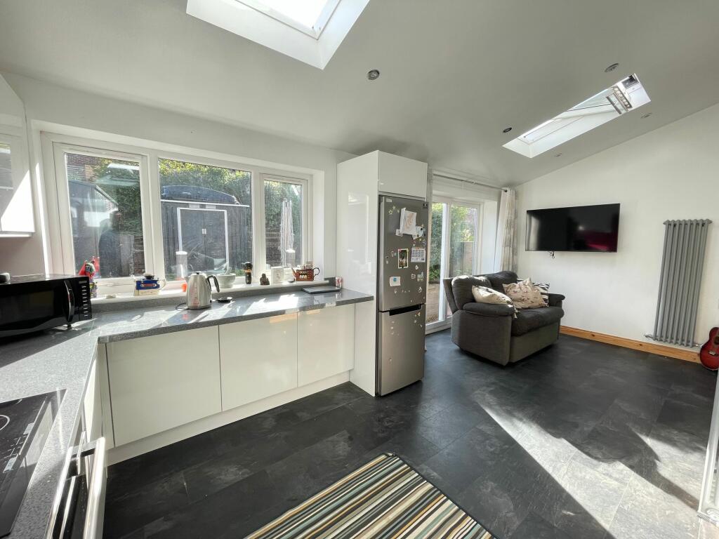 LIVING/DINING KITCHEN