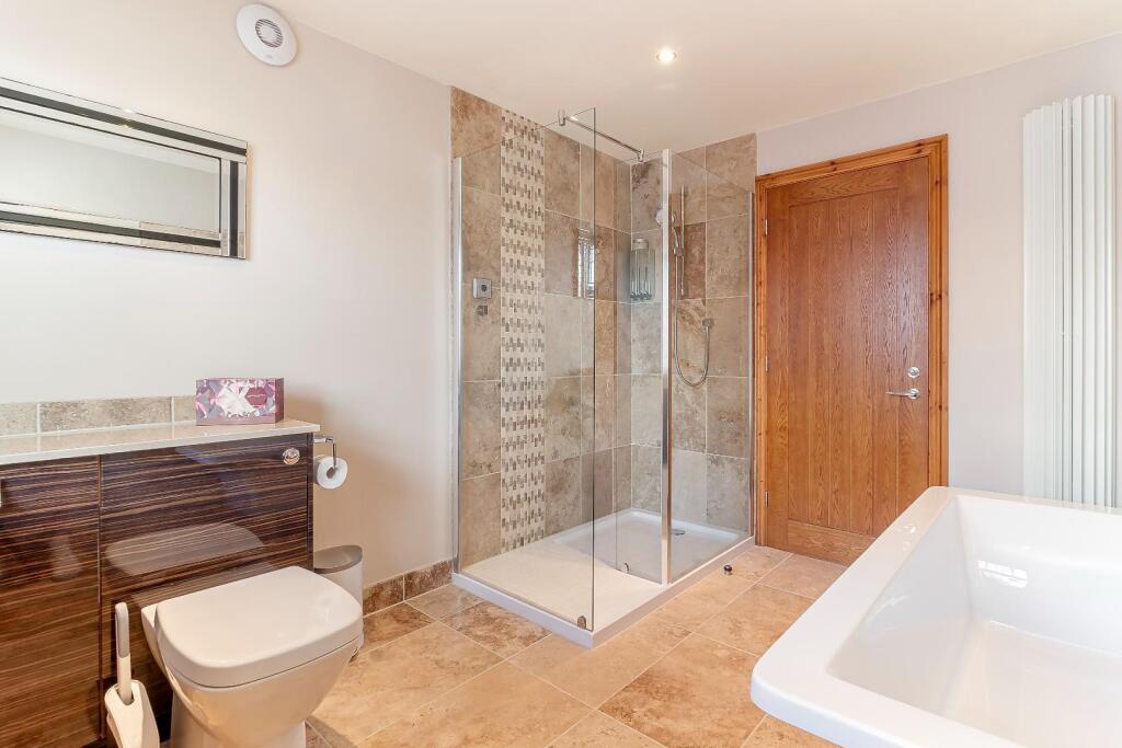 Bathroom - B.jpg