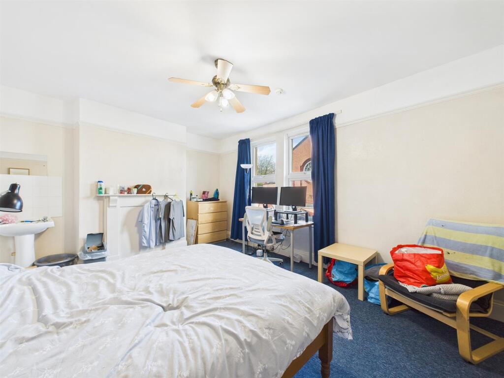 19- HMO and Building Plot for Auction, Southville.