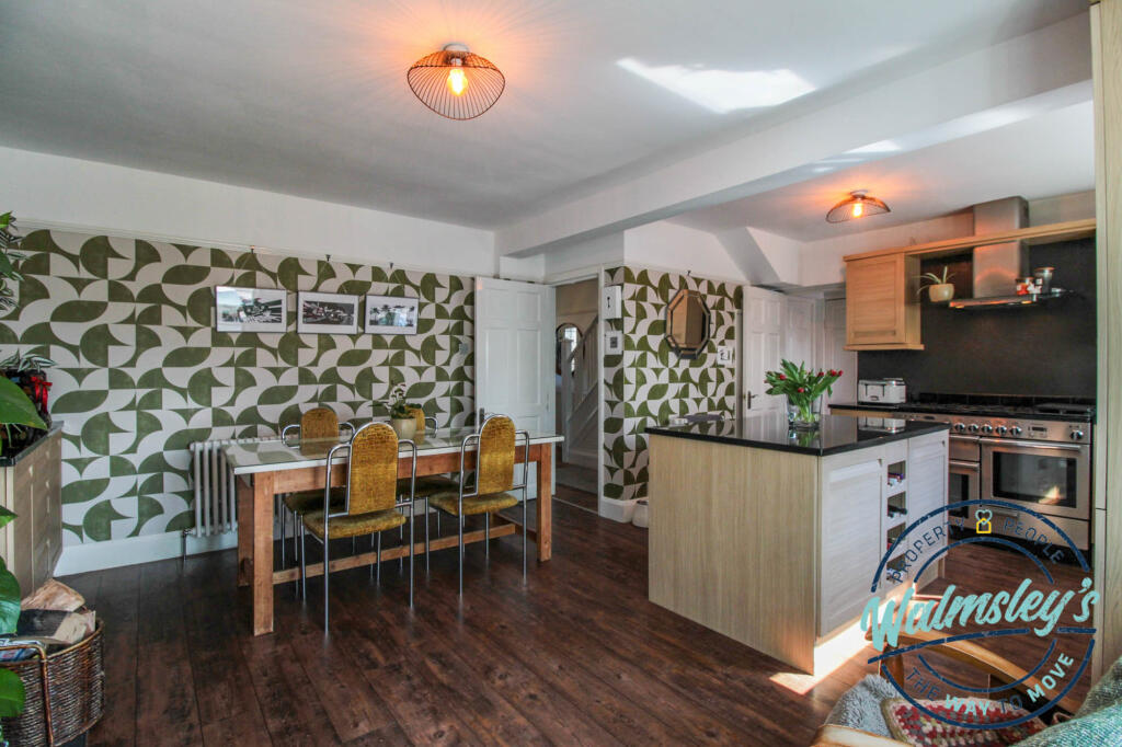 Kitchen dining &amp; family room