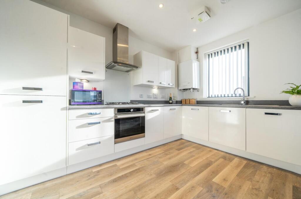 Living / Kitchen area