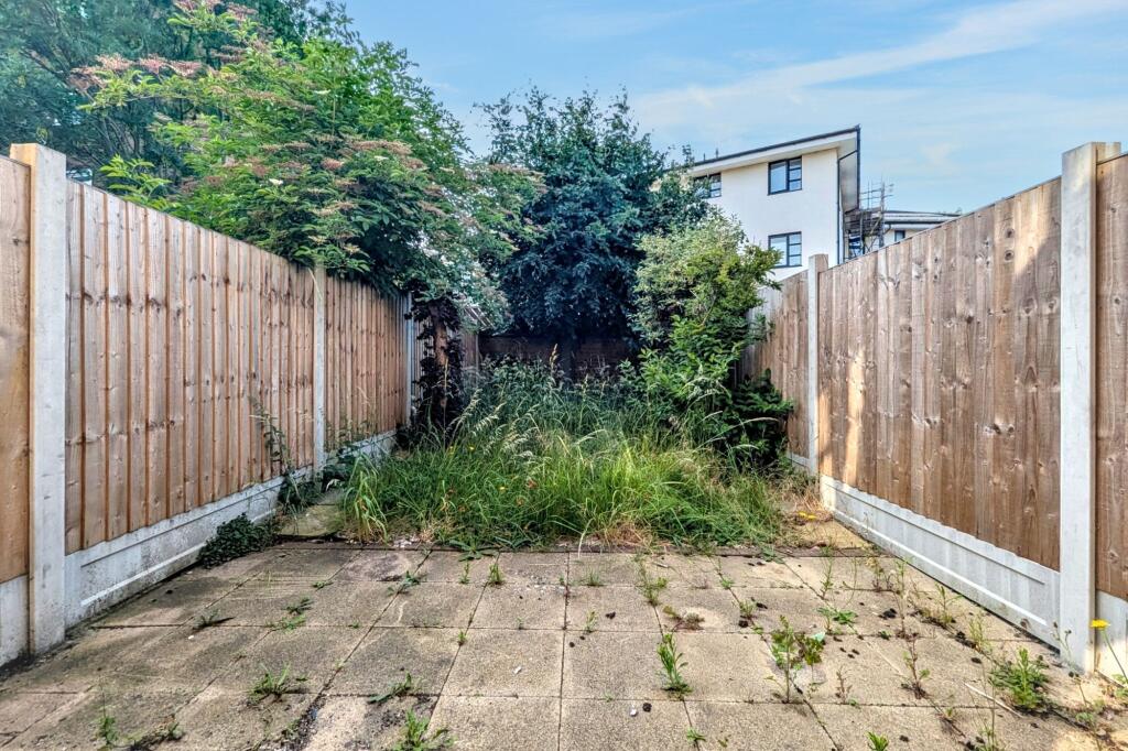 2 Pownsett Terrace, Ilford, Essex IG1 2SW