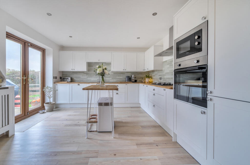 1383822-8-6929d32...