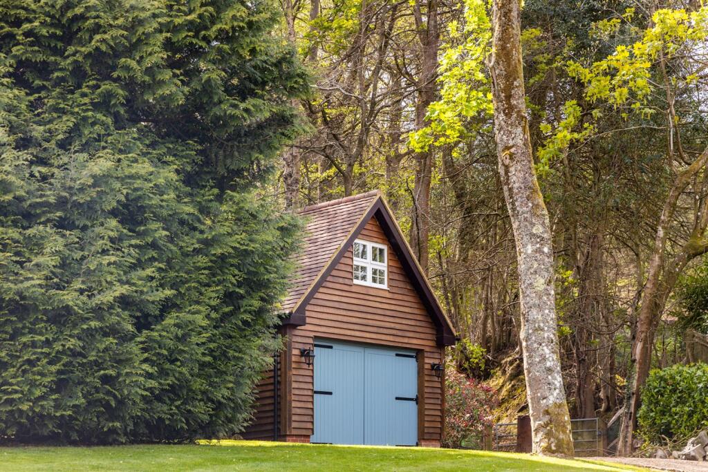 Garage/Outbuilding