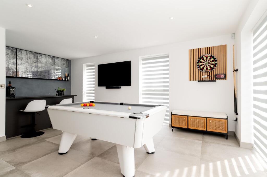 GAMES ROOM