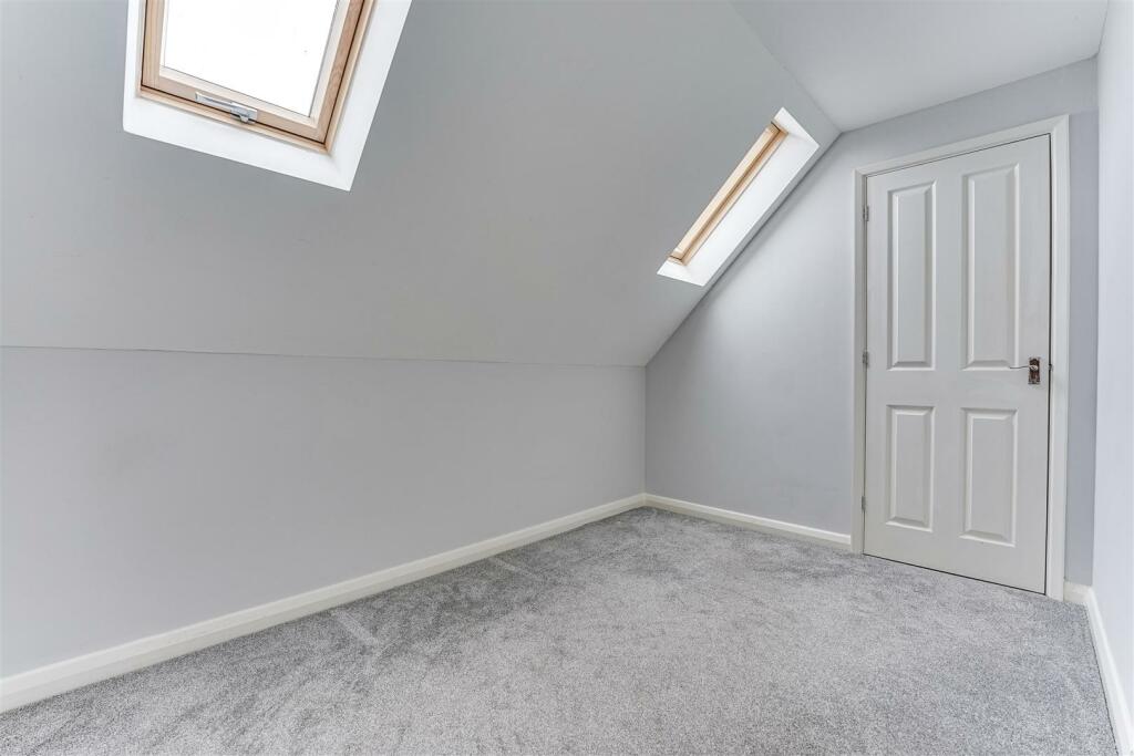 Harmonds Wood Close-1.jpg