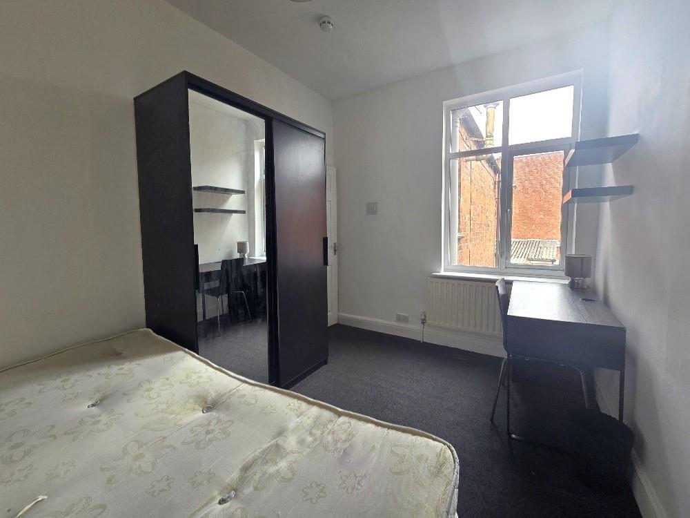 Kingsway, Stoke - First Floor Middle Bedroom