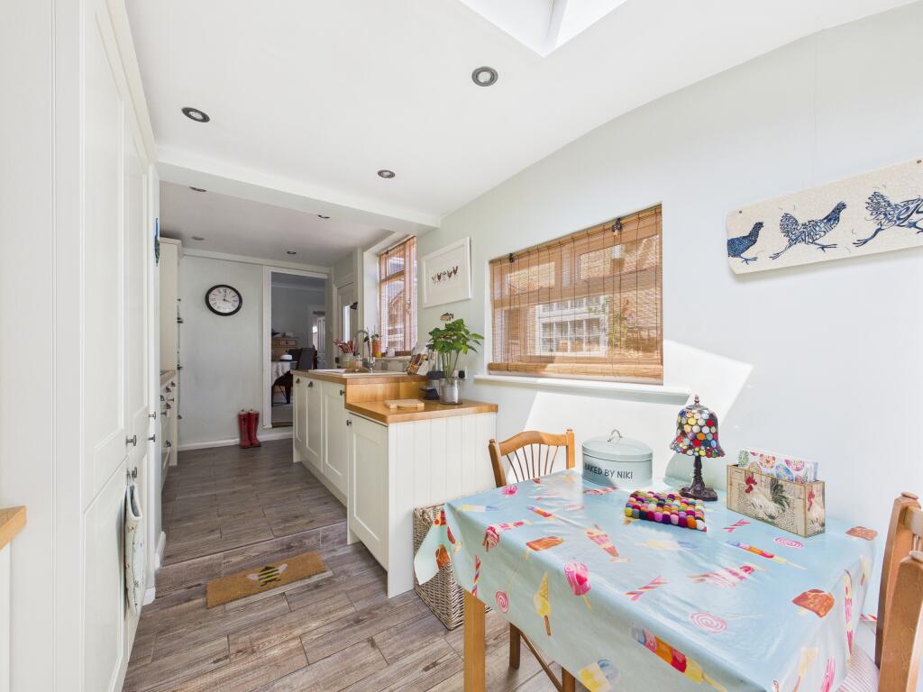 CAM01354G0-PR0572-STILL007