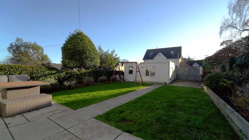 Sequence 01.00_02_19_40.Still003.jpg