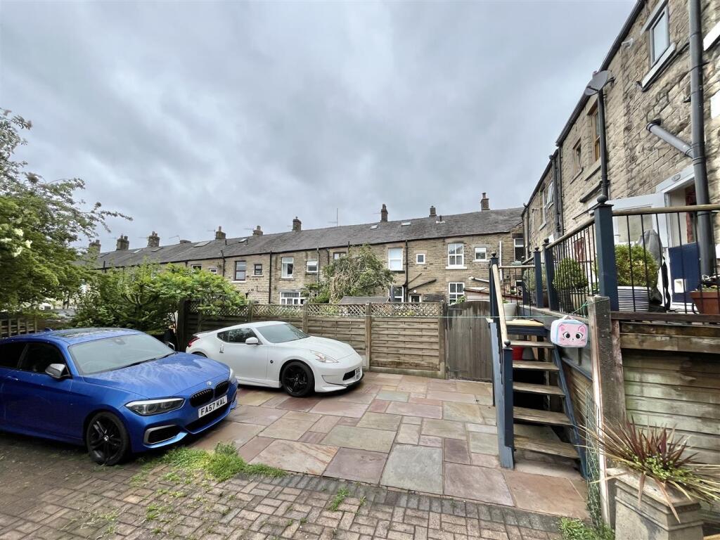 Walled Frontage, Raised Deck &amp; Parking