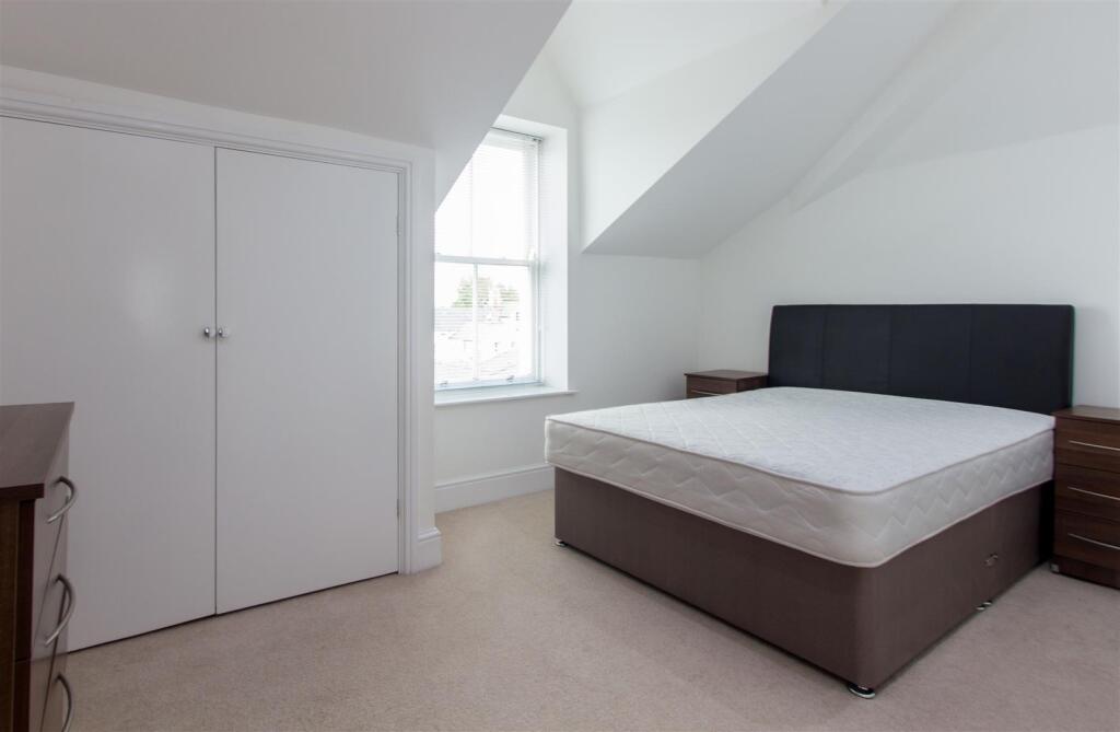Bed1.jpg