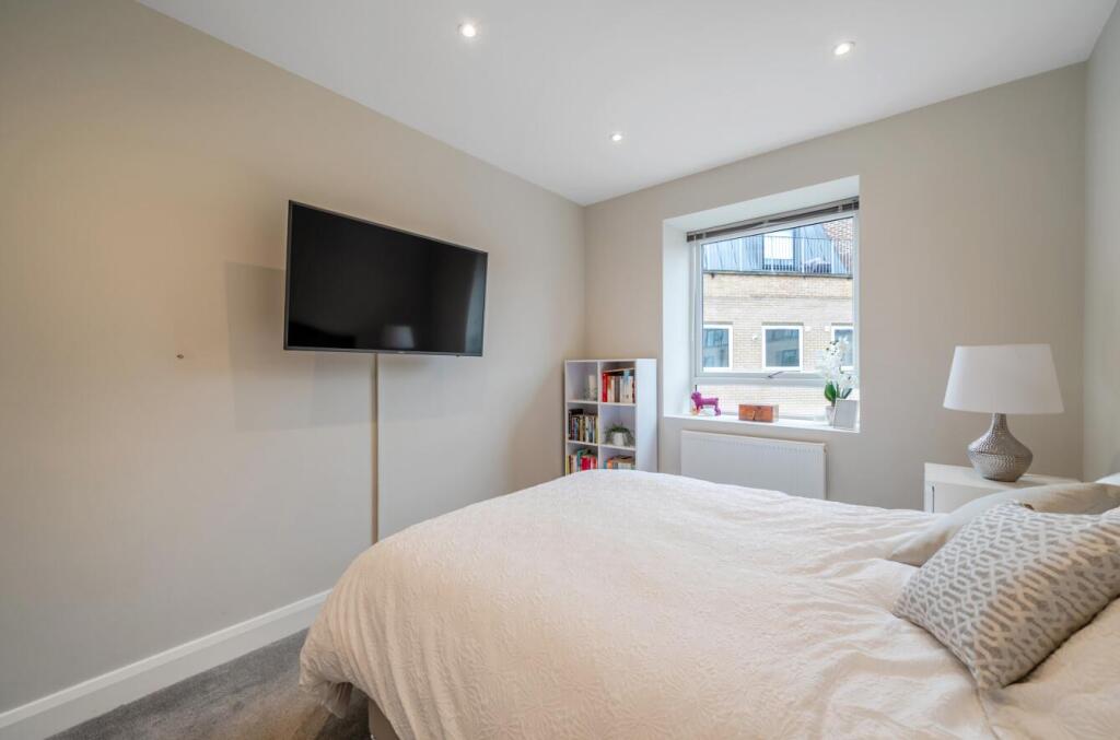 Davidson Frost-Wellings, DFW, Buckingham House Eas