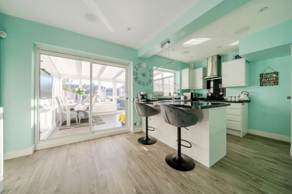 1383886-2-691efee606d99 - Copy.jpg