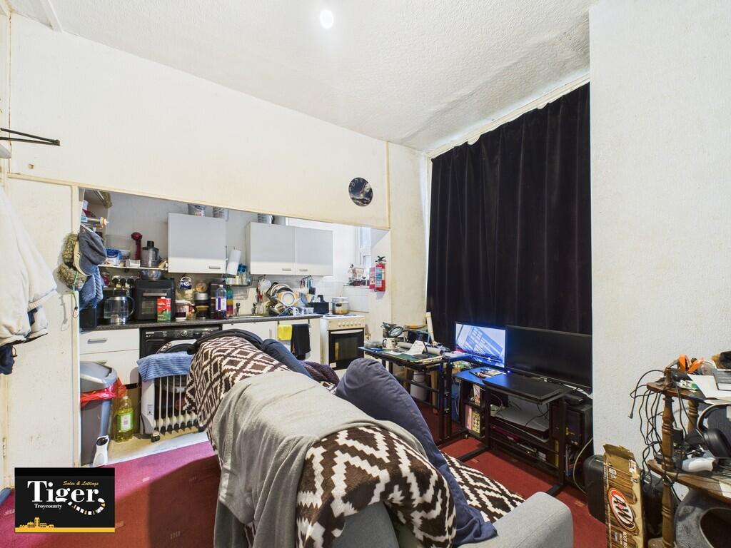 CAM02176G0-PR0560...