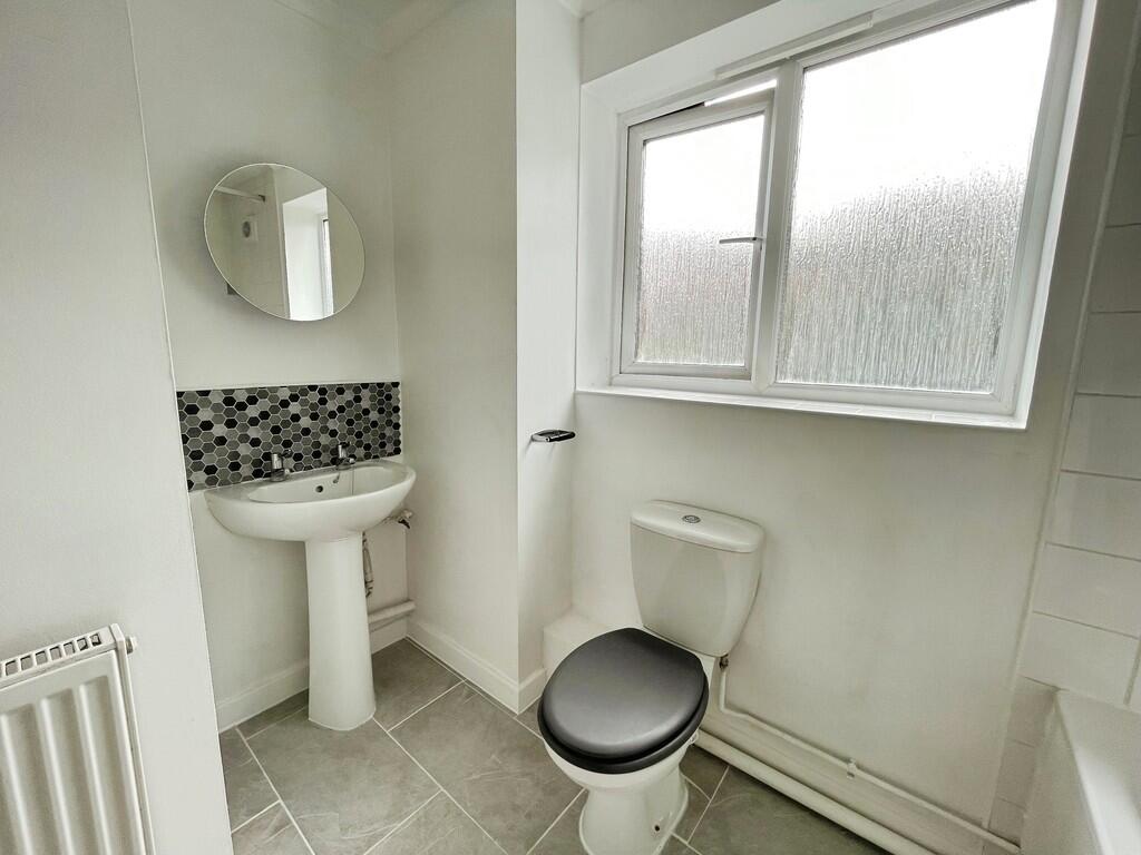 acf5ed0e-bathroom...