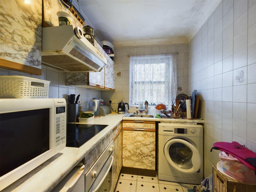 Kitchen (2).jpg