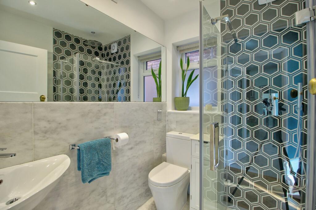 Shower with underfloor heating