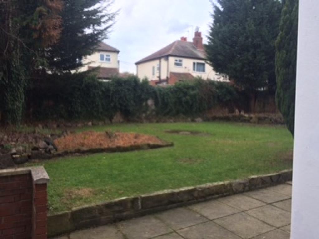 Large secluded back garden
