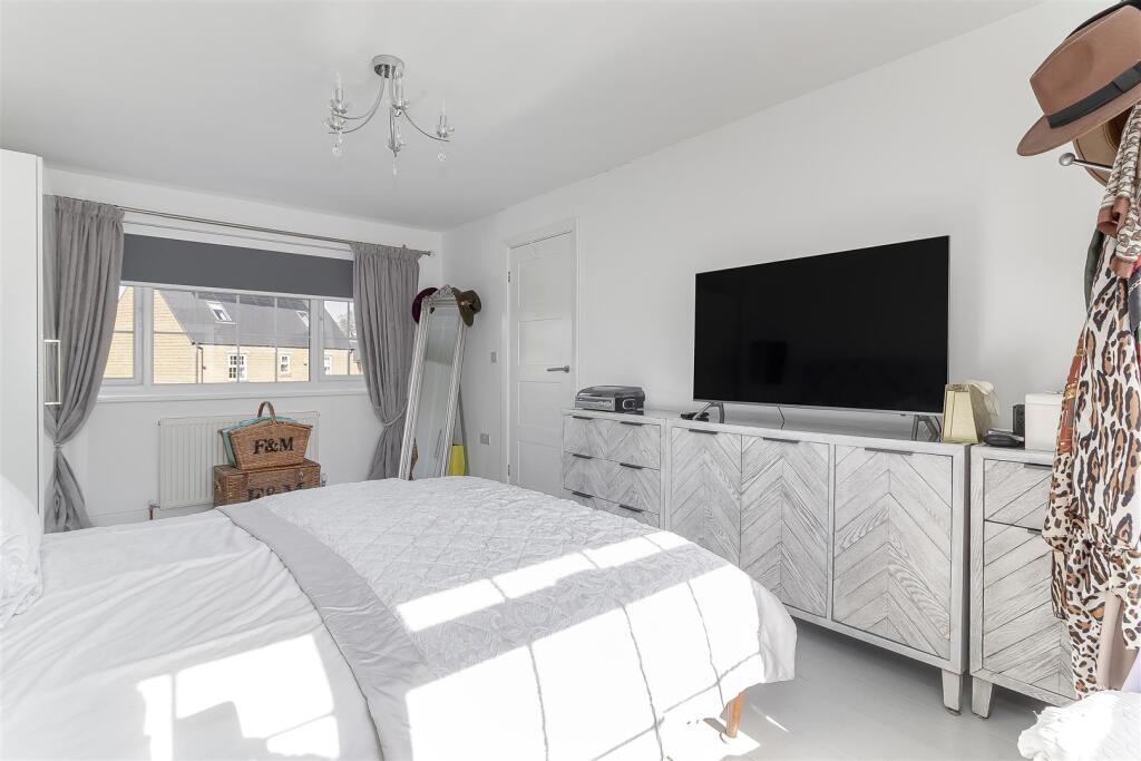 Master Bedroom - B.jpg