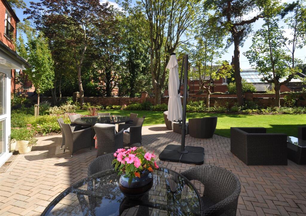 10 Bluebell Court garden.jpg
