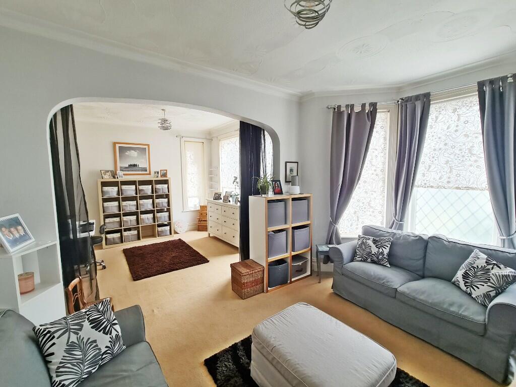 Lounge &amp; Dining Room