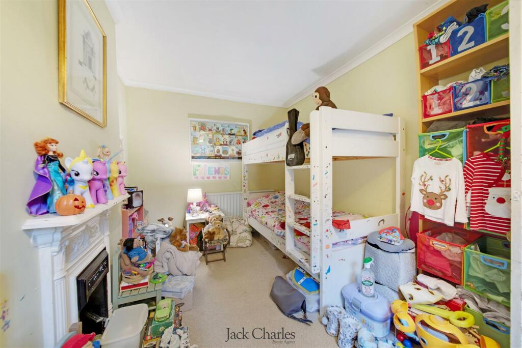 7 Mill Crescent4.jpg