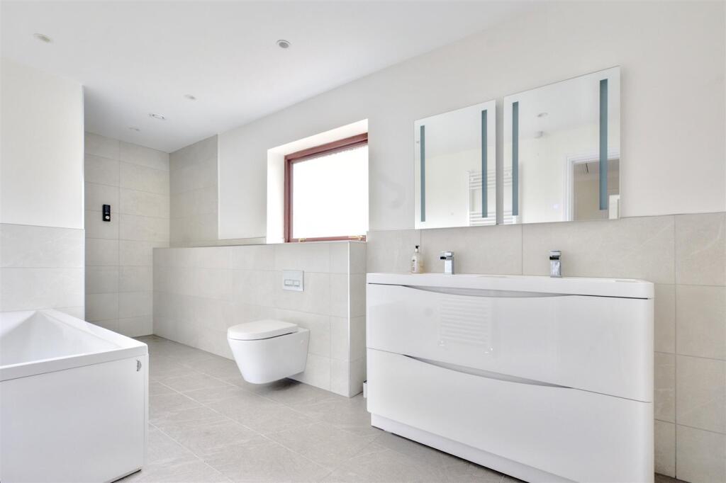 Bathroom_1.jpeg