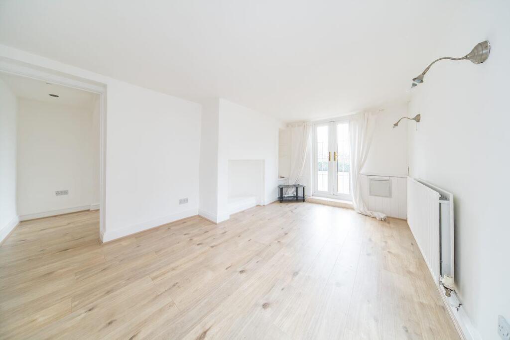 4 Mill Lane lounge 2.jpg