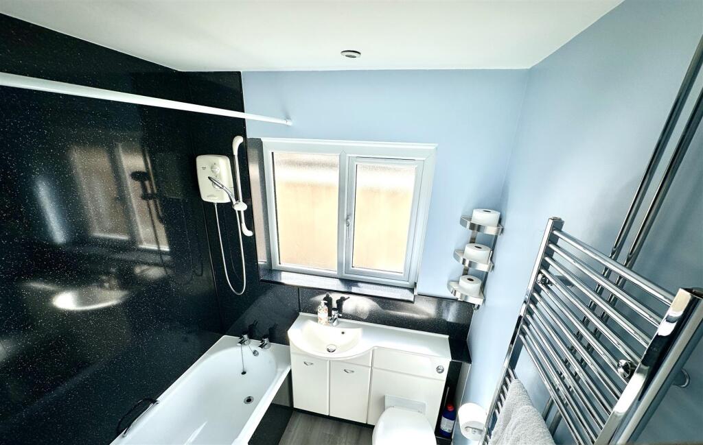 FAMILY BATHROOM