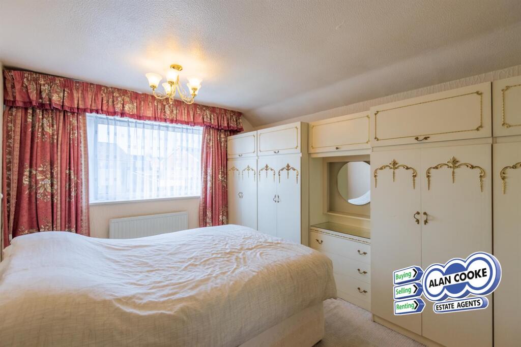 BEDROOM 2