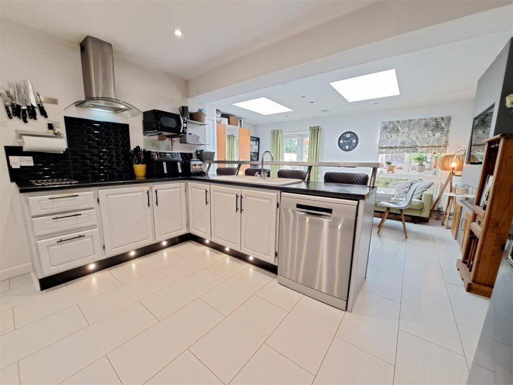 Open Plan Kitchen/Diner/Family room