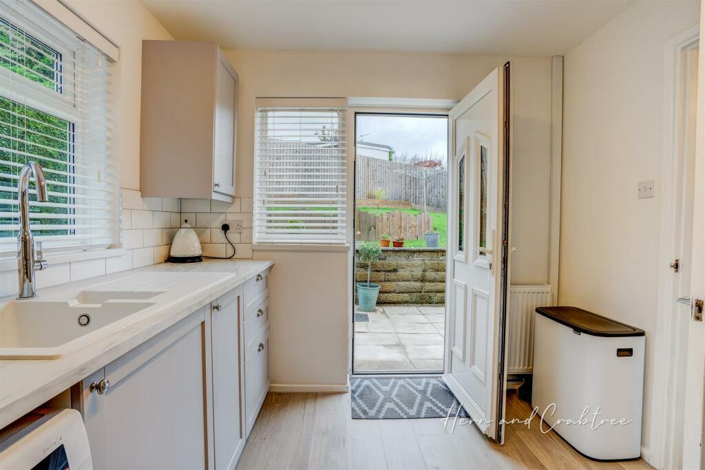 Launcelot Crescent, Thornhill, HernCrabtree (18).j