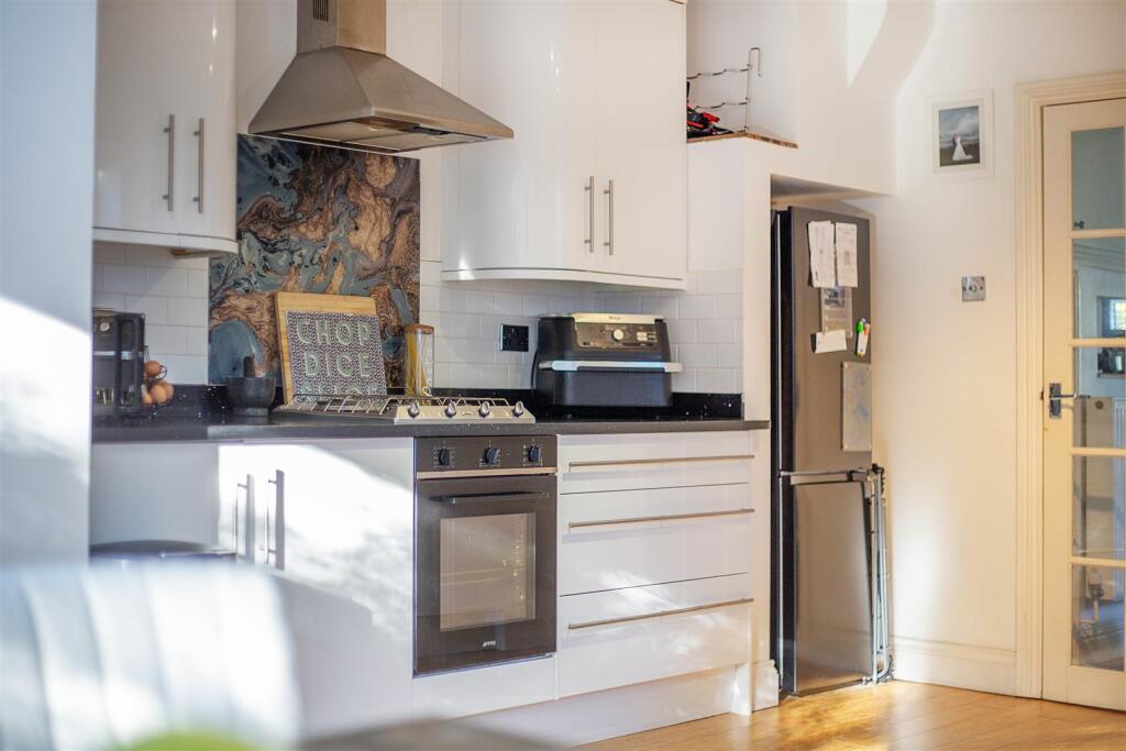 31--LINDEN-CLOSE-0040 copy.jpg